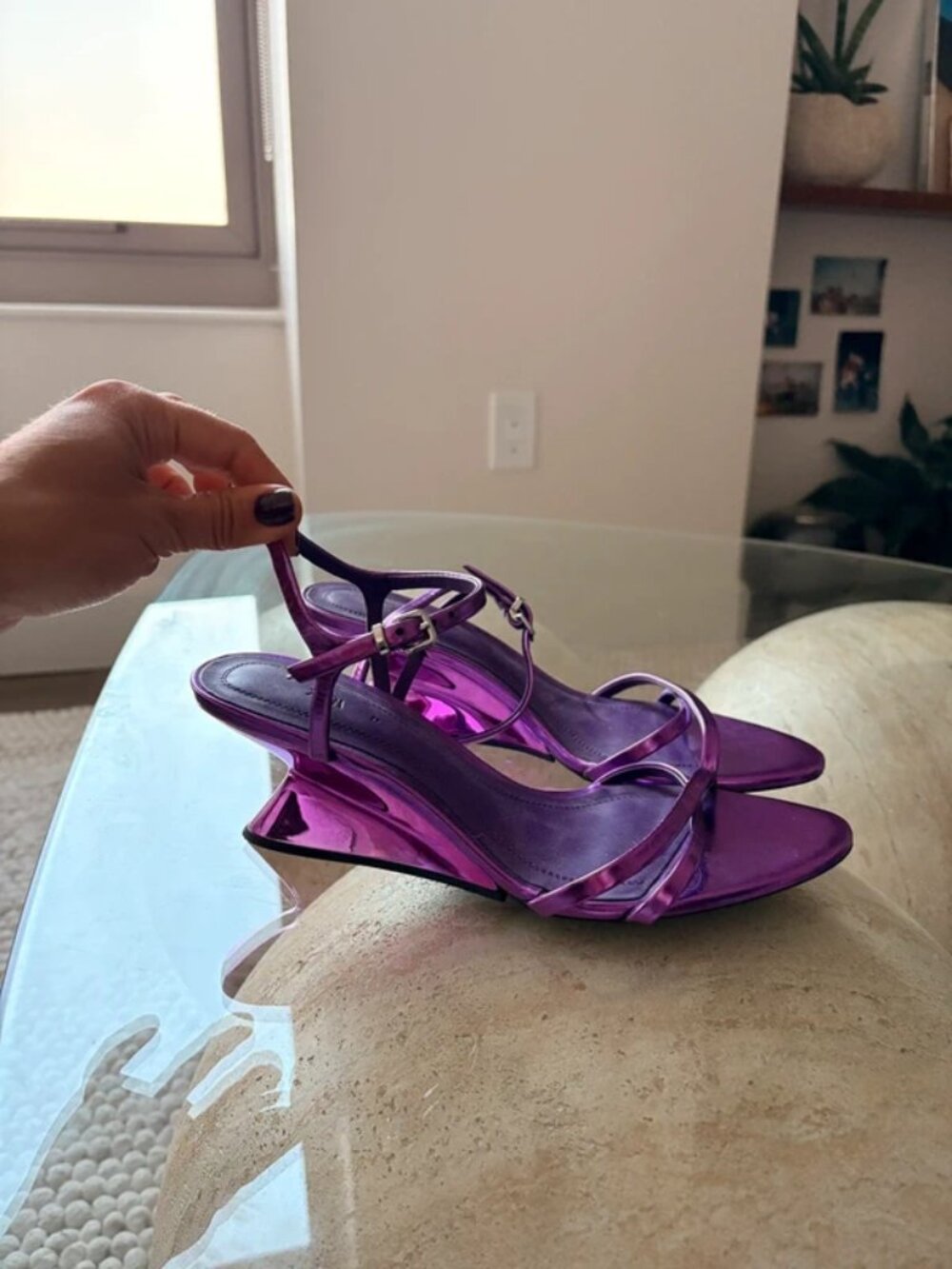 heel sandals